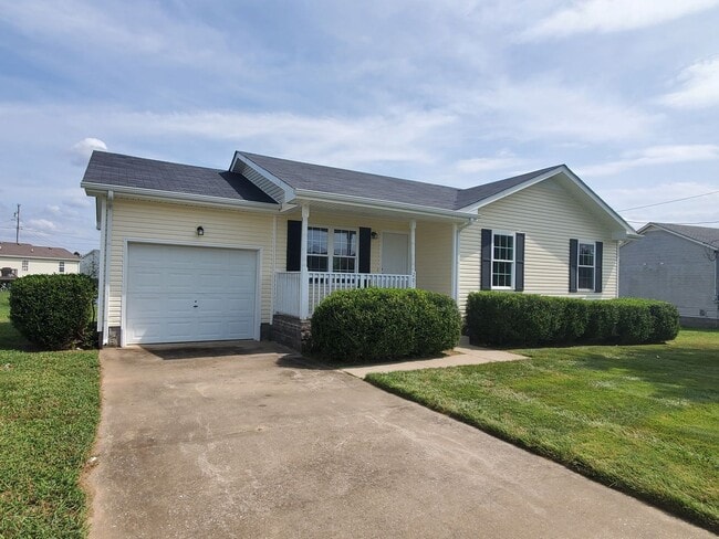 Building Photo - $1300 Charming 3 Beds 1 Bath Home