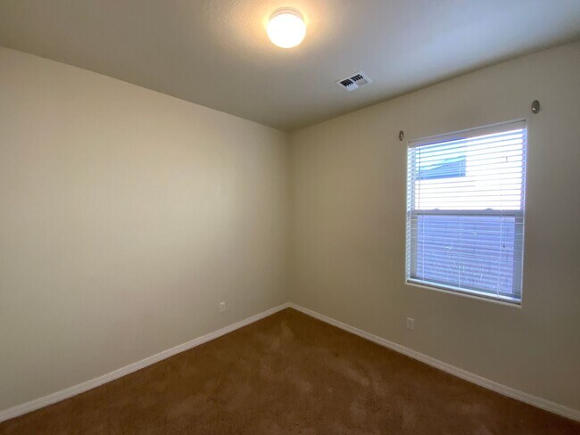 Building Photo - Beautiful 3 Bedroom Single Story Home Available Near Northern Blvd NW & Rainbow Blvd NE!