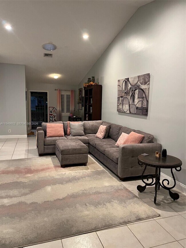 Building Photo - 3212 Anthony Cir S