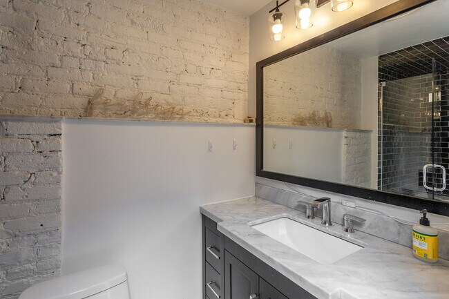 Building Photo - 2425 W 14th St