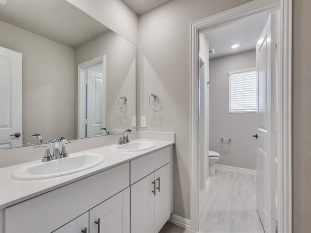 Building Photo - 600 Midnight Oak Dr