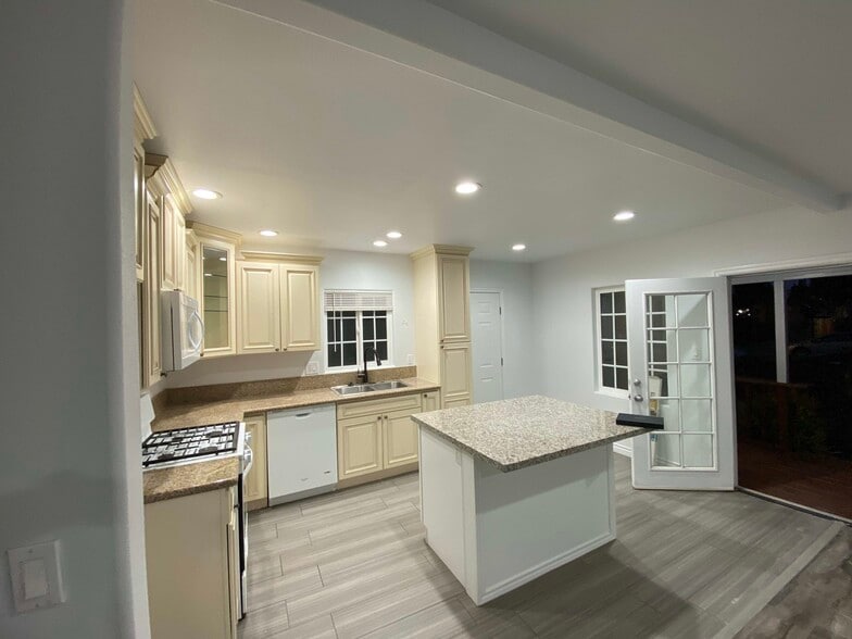 Building Photo - 2002 18th St