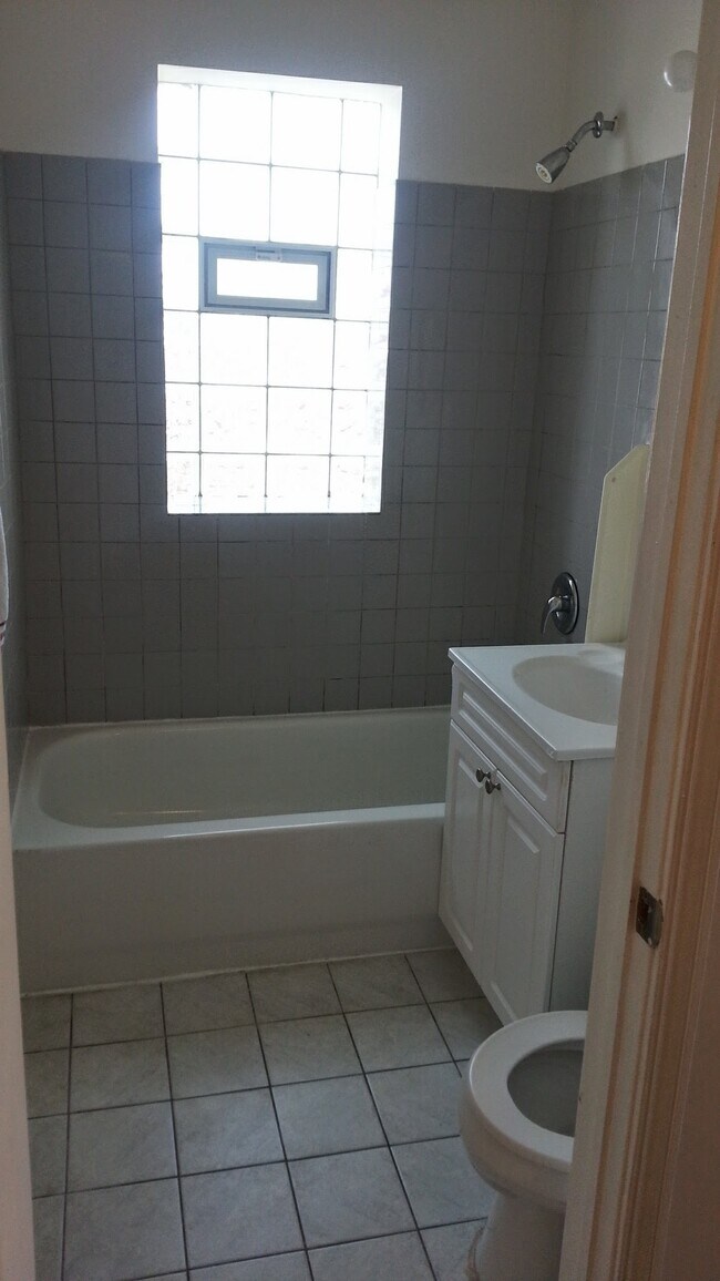 Building Photo - 5144.5 S King Dr