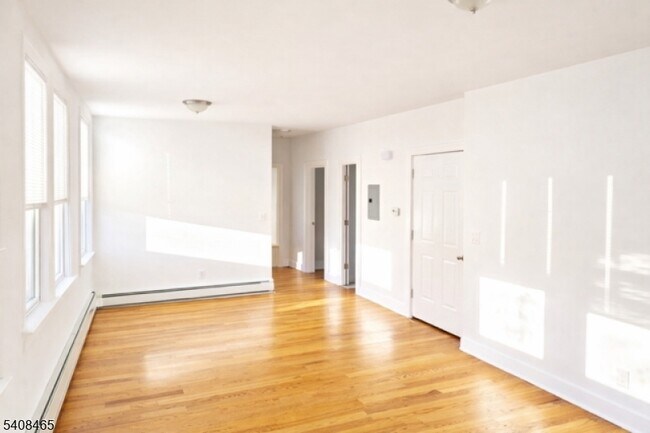 Building Photo - 110 Willow Ave