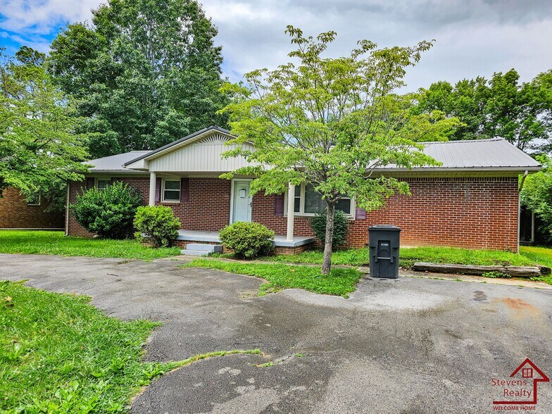 Building Photo - 412 Wedgewood St