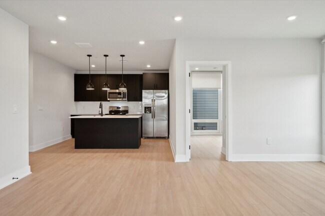 Building Photo - 6910 Ridge Ave