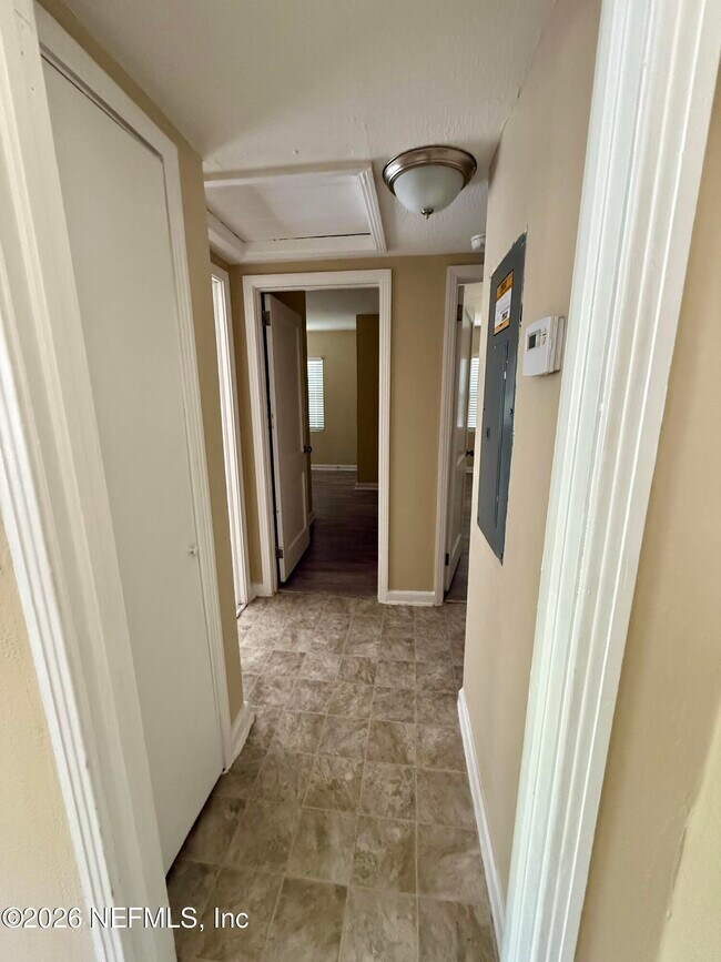 Building Photo - 1559 W 31st St