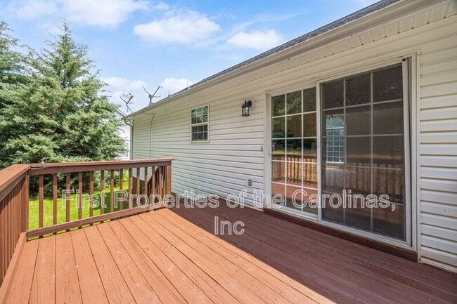 Building Photo - 104 Webbs Mill Dr