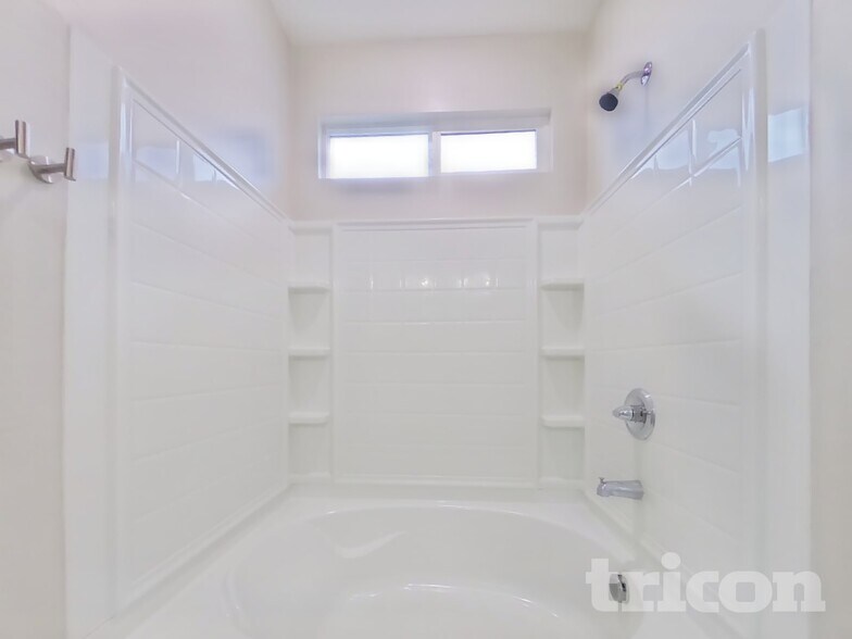 Building Photo - 1349 N Parkcrest