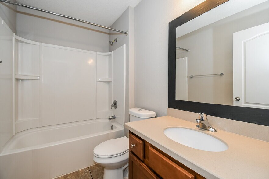 Building Photo - 15847 Rachel Creek Dr