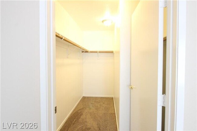 Building Photo - 2 Bedroom Condo w/ 1 CAR GARAGE