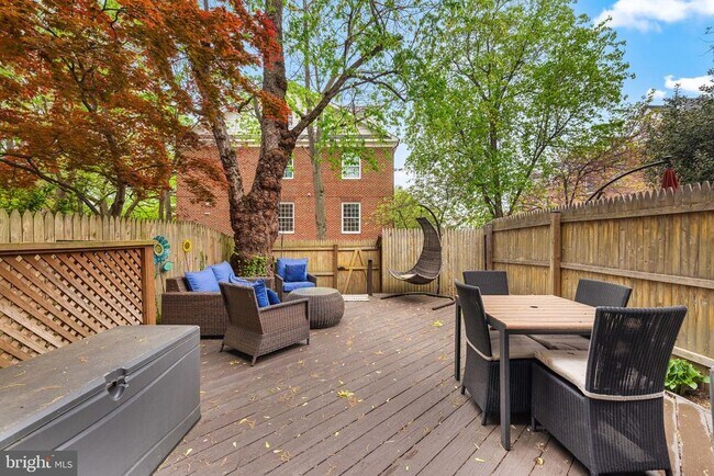 Building Photo - 1136 Pine Hill Rd