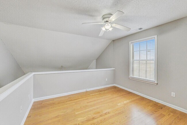 Building Photo - Single-family home in Kennesaw, GA near KSU, Town Center and Woodstock.
