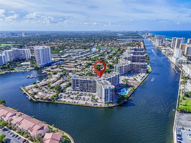 Building Photo - 200 Leslie Dr