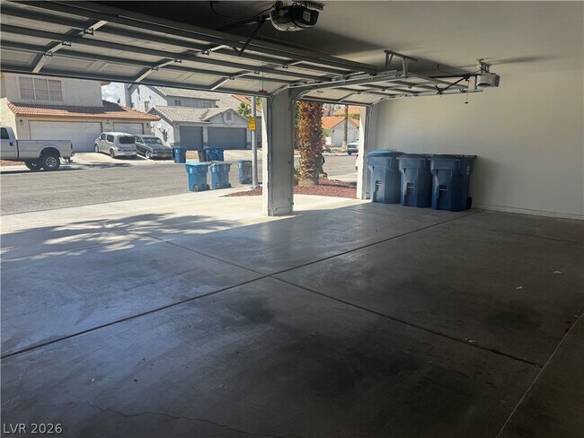 Building Photo - 2504 Goldenmoon St