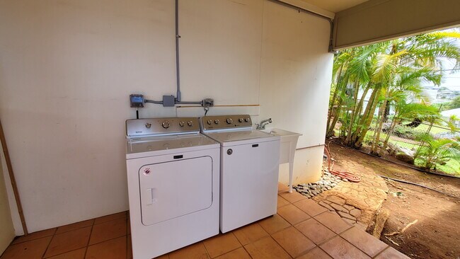 Building Photo - 4115 Sierra Dr