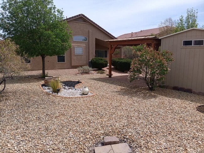 Building Photo - 4 Bedroom, 2 Bathroom! Lovely Home!