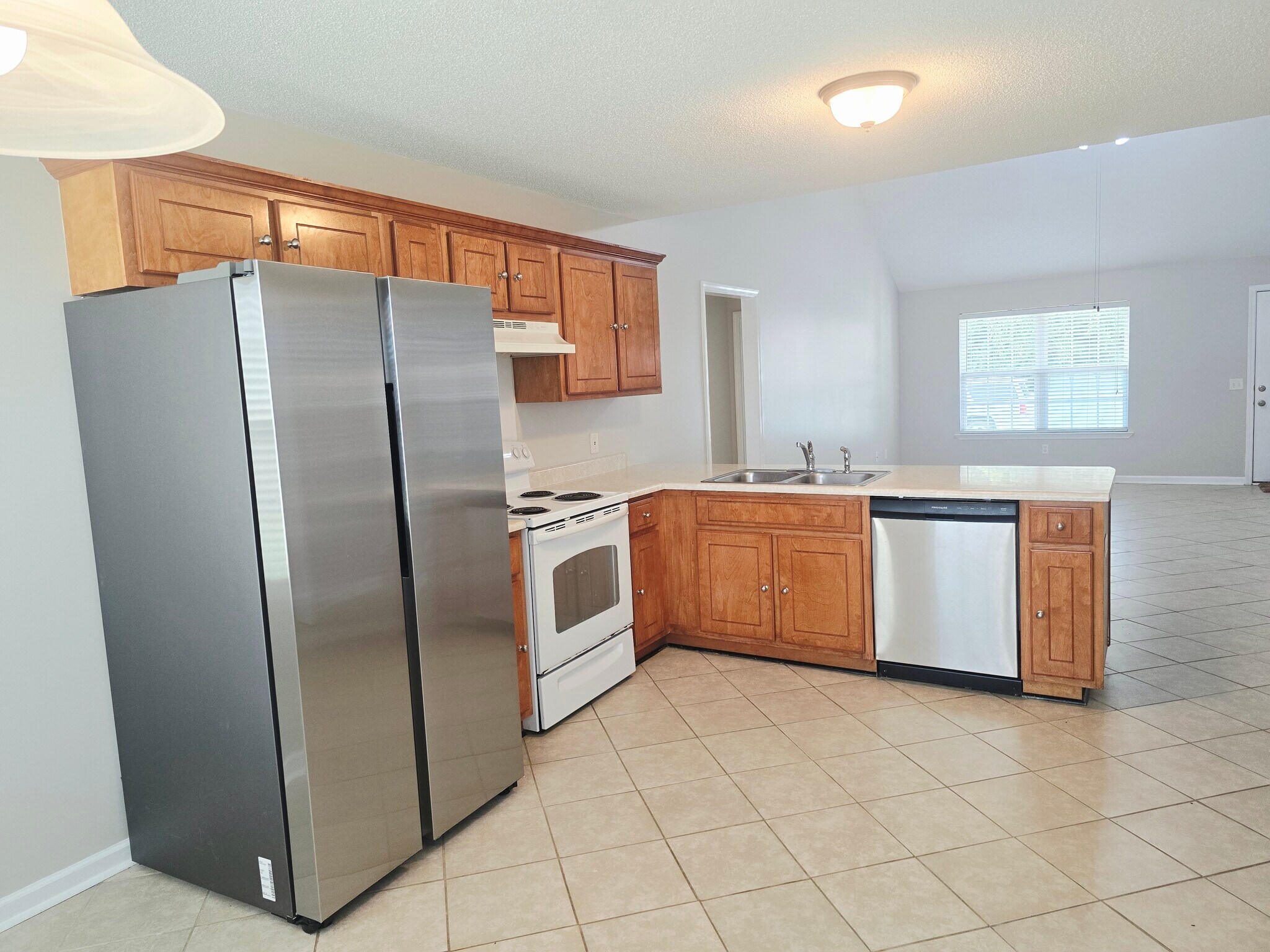 Building Photo - 111 Quarterhorse Dr