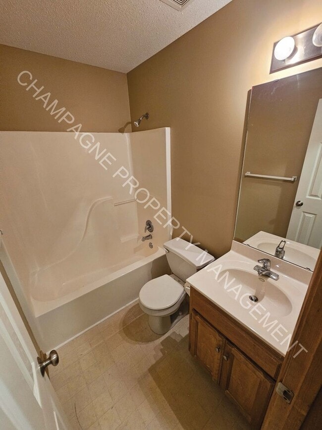 Building Photo - 6524/6528 NE 44th St