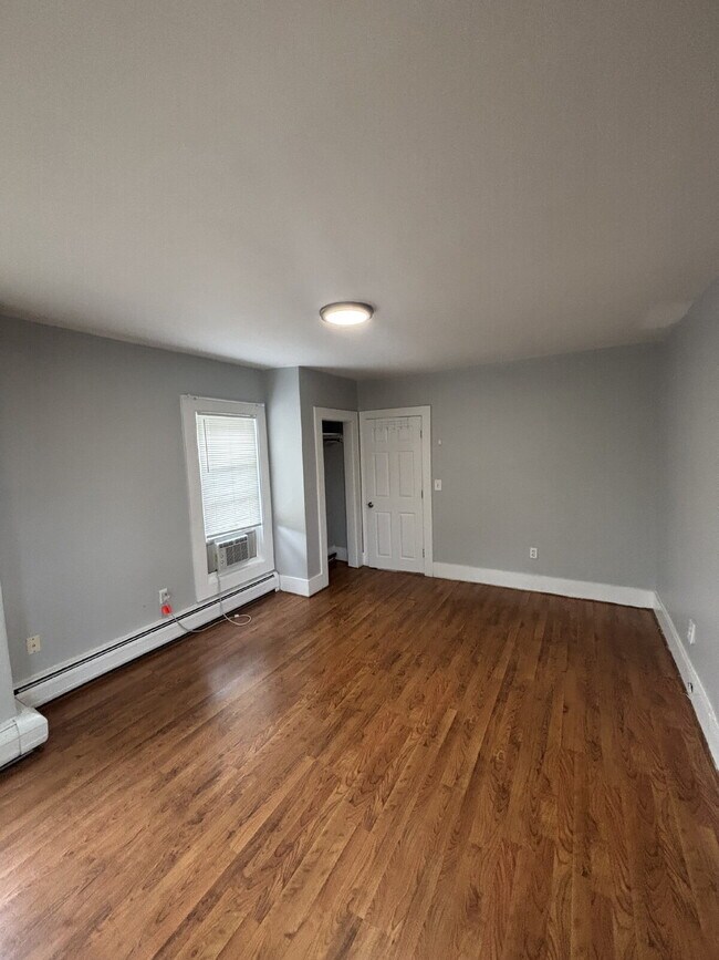 Building Photo - 2 Bedroom, 1 Bath Apartment – 38B Kinsley St, Nashua, NH – $1,600/month