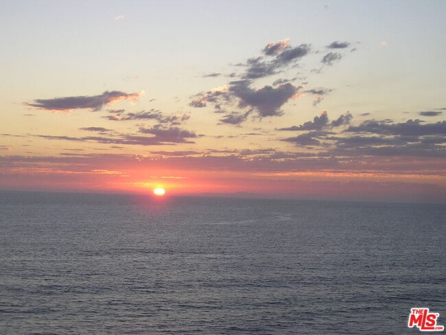 Building Photo - 7012 Birdview Ave