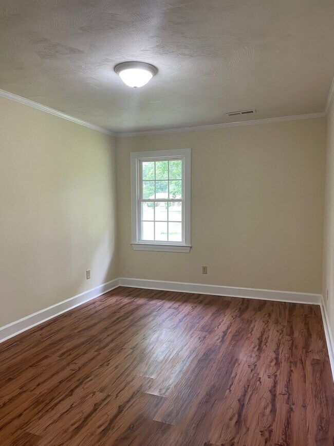 Building Photo - 308 Briarwood Ln