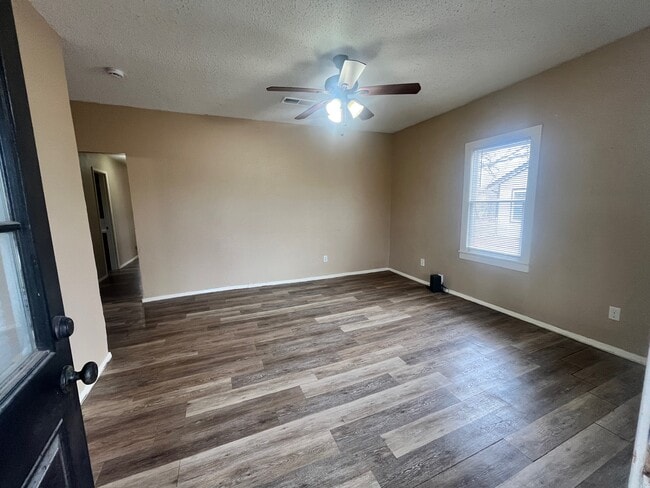 Building Photo - 119 S 5th St