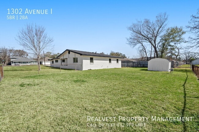 Building Photo - 1302 Avenue I