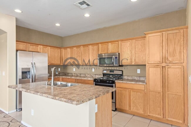 Building Photo - 3018 S 102nd Ln