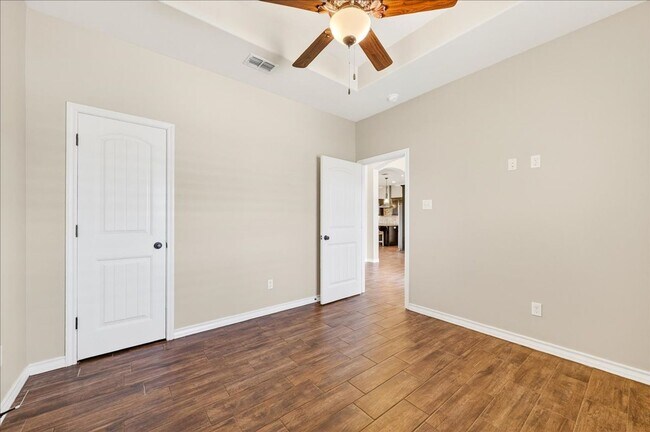 Building Photo - 2417 Badlands Dr
