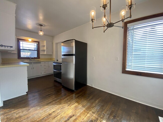 Building Photo - 17 Alsace Way