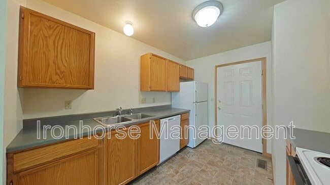 Building Photo - 2460 Wheeler Dr