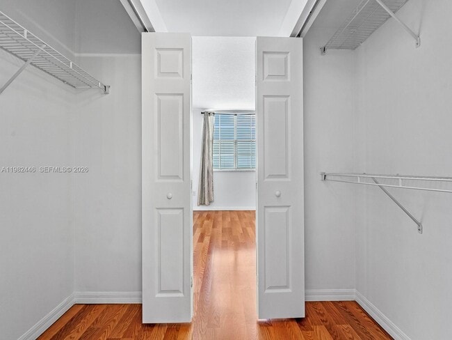 Building Photo - 215 SW 42nd Ave