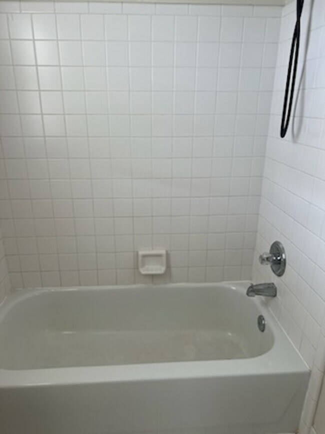 Building Photo - Roseville 8 Unit