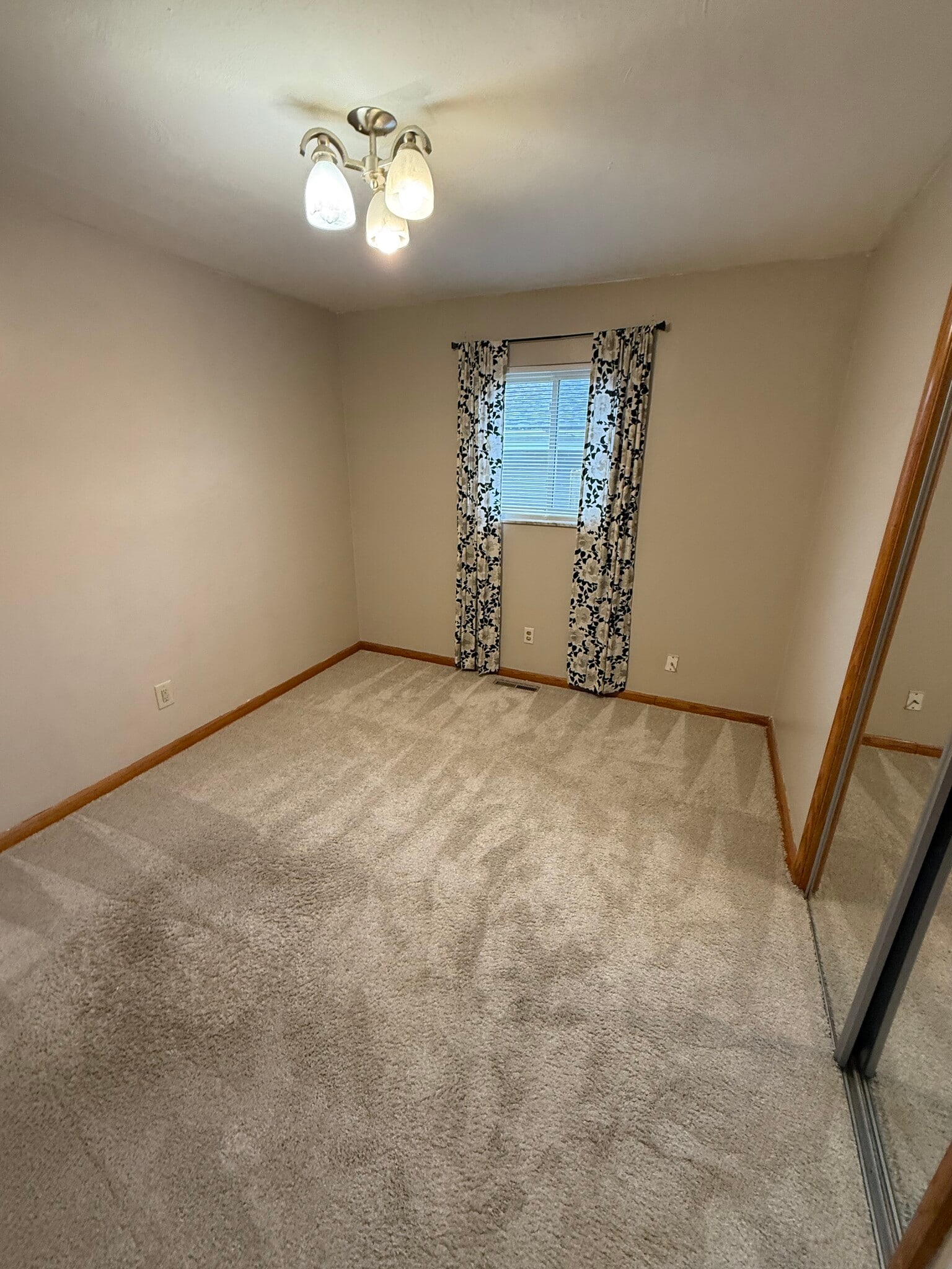 Building Photo - 906 19th St