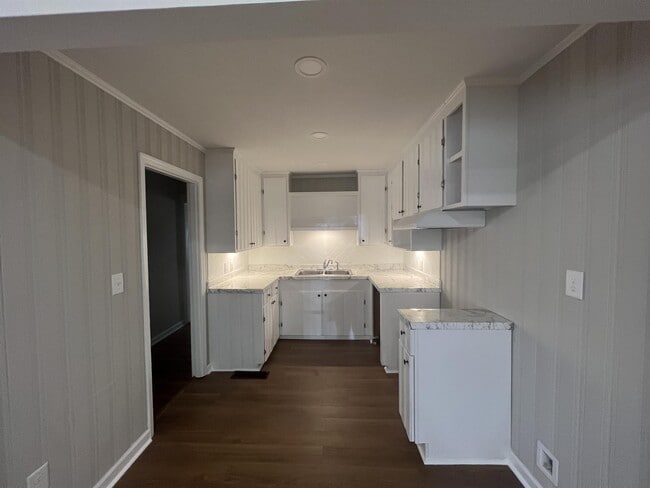 Building Photo - 230 Habersham Dr