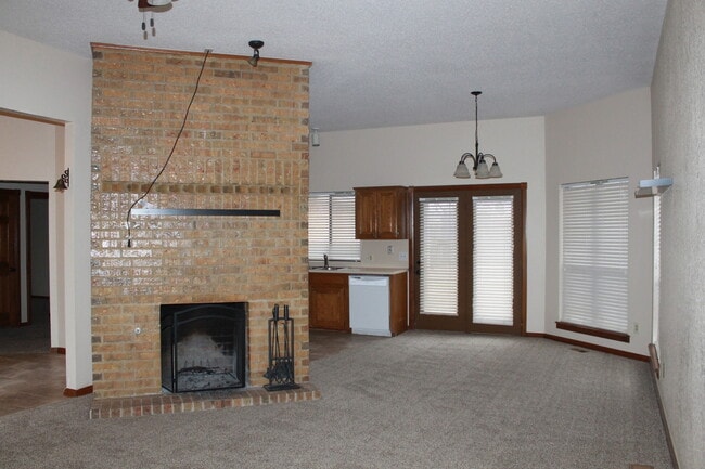 Building Photo - Carl Albert Schools! - Great Home!