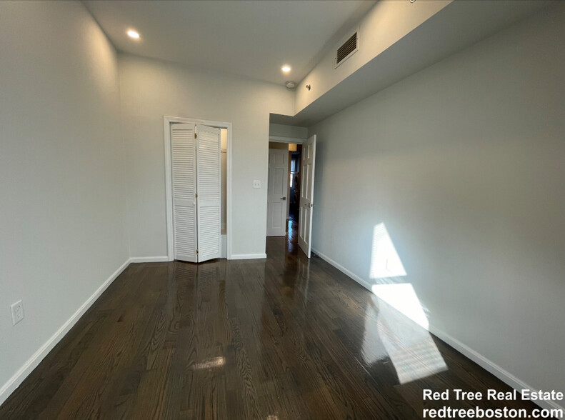 Building Photo - 1402 Beacon St