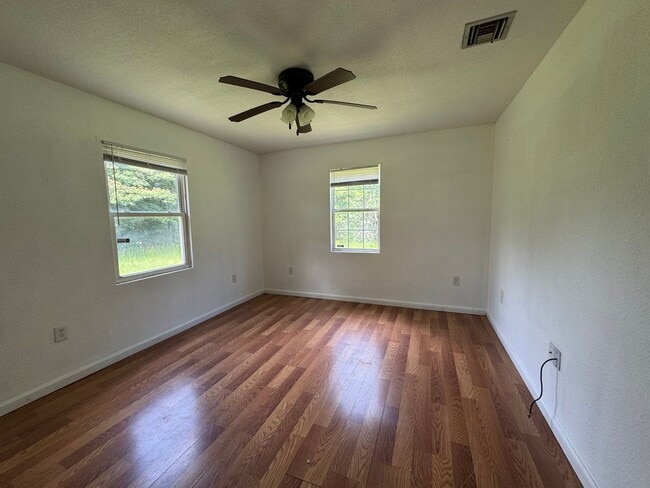 Building Photo - Charming 3 bedroom, 2 bath Florida Cracker-style home in Lake City