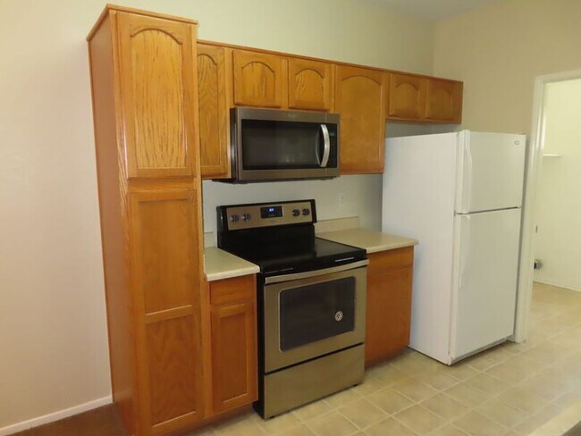 Building Photo - 41410 Juniper St