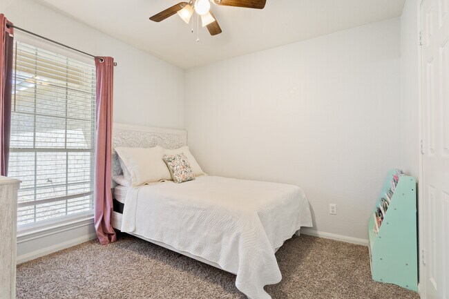 Building Photo - 709 Bighorn Dr