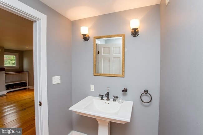 Building Photo - 2170 Daniel Bray Hwy