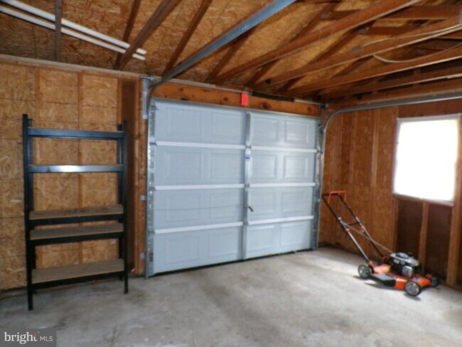 Building Photo - 111 Walnut Dr