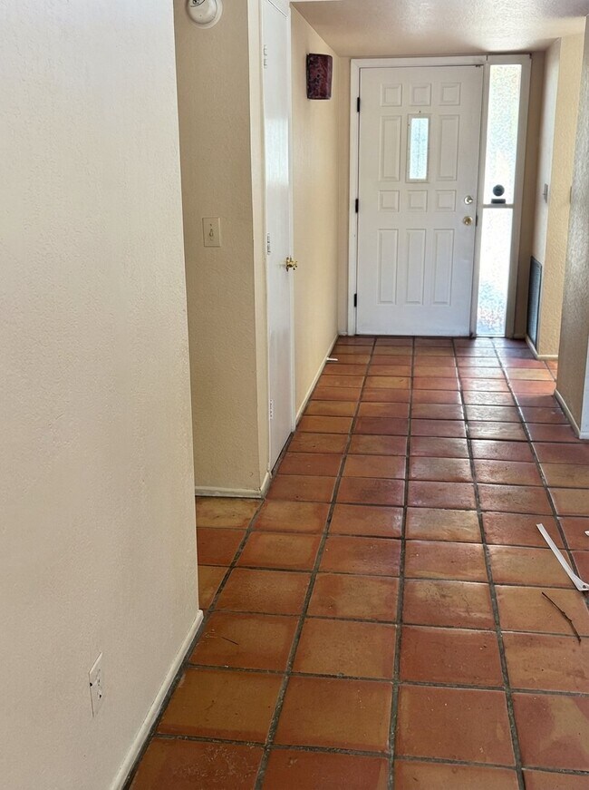 Building Photo - 1401 S Moonlight Dr