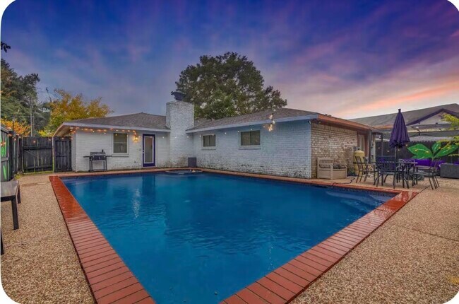 Building Photo - 1124 E Thirteenth St