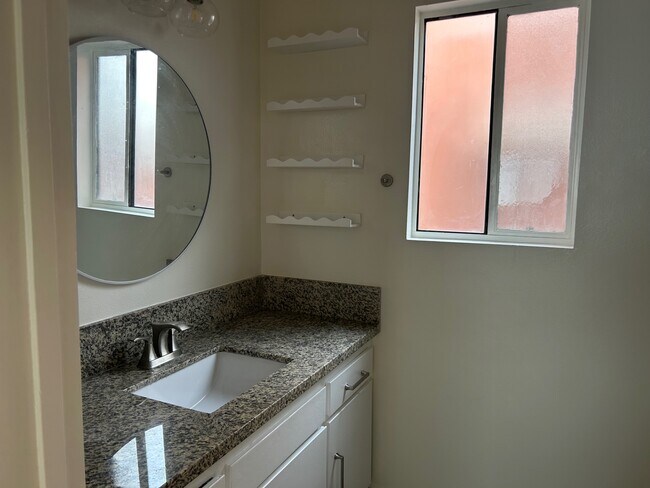 Building Photo - 228 20th Pl