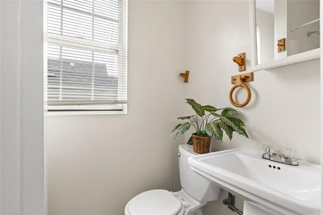 Building Photo - 153 Little St SE