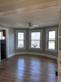 Building Photo - 381 Meigs St