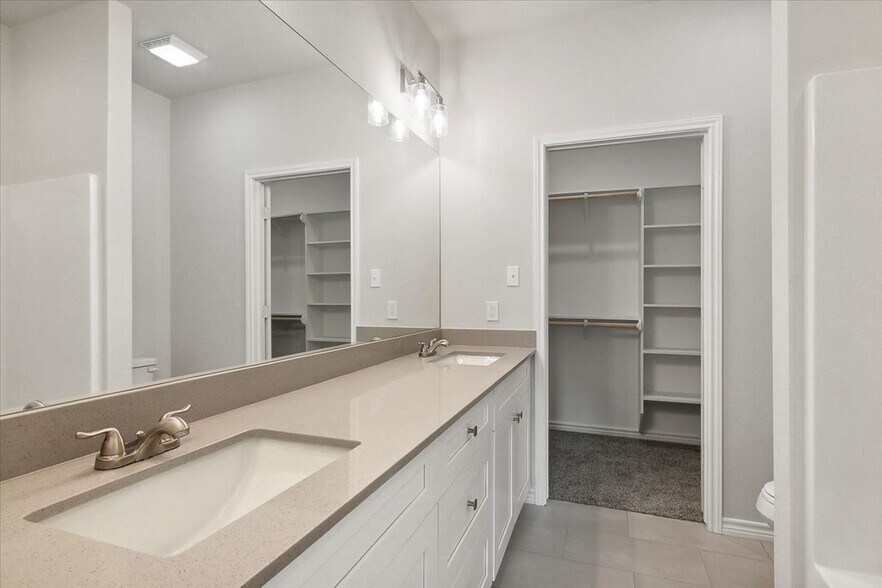 Building Photo - 9896 Golden Ln