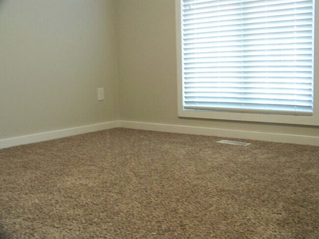 Building Photo - WATERS EDGE